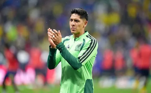 Edson Álvarez podría llegar al Olympiacos para jugar junto a la 'Hormiga'