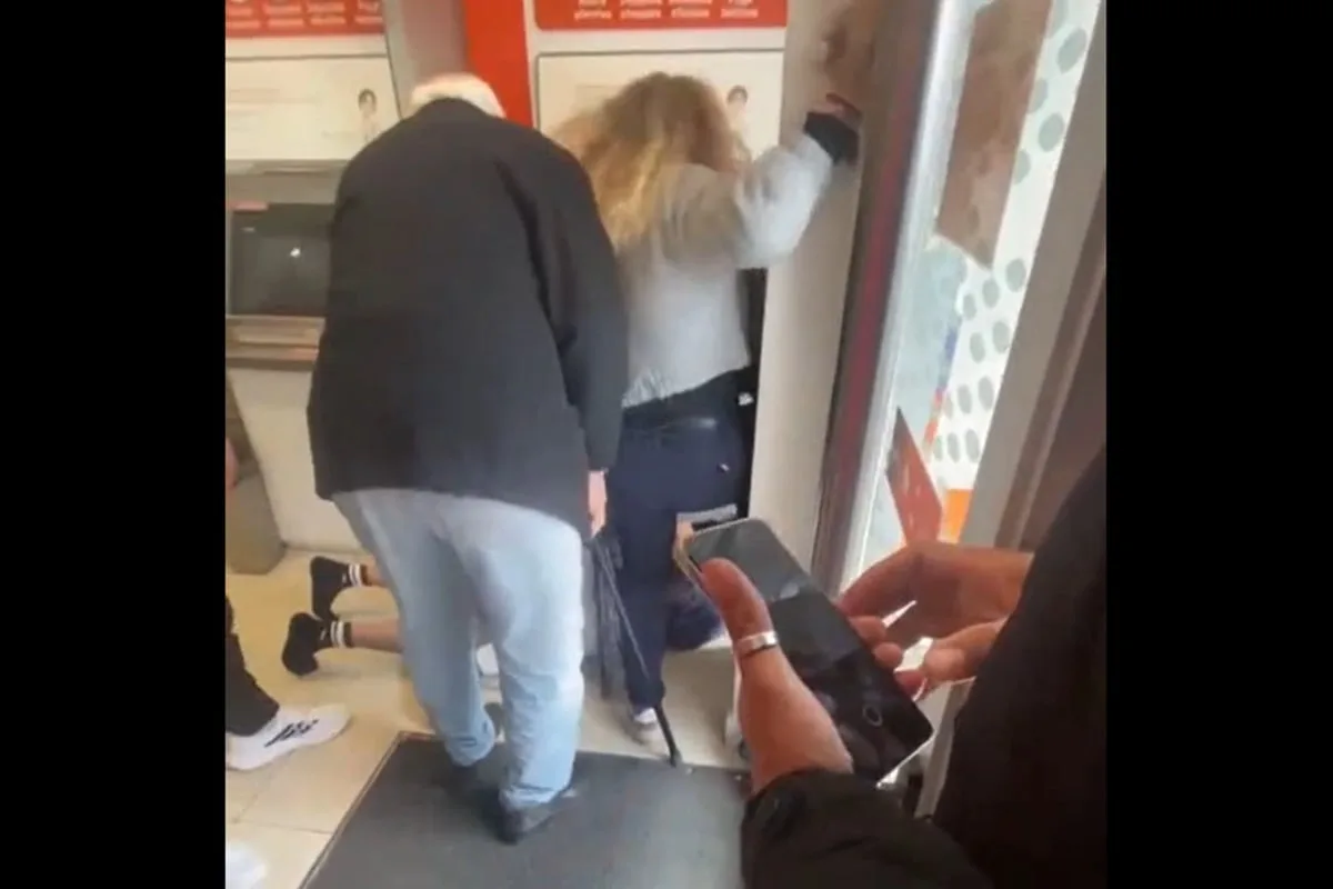 Así fue el arresto ciudadano realizado por clientes del banco que redujeron al ladrón que disparó en un intento de robo