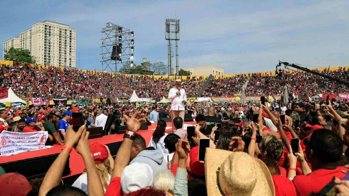 Lula und Flavio Bolsonaro umwerben bei Wahlkampfauftakt Brasiliens weibliche Wählerschaft