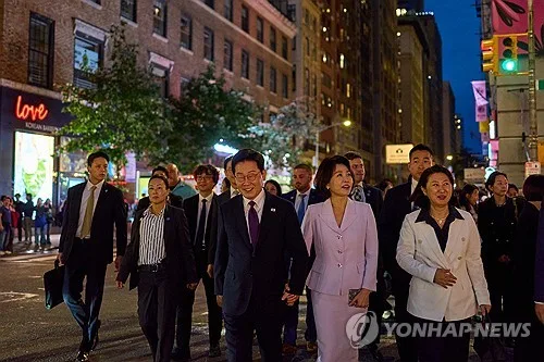 李 "제재와 핵·ICBM 중단 교환"…북미대화 여건 조성 의도인 듯