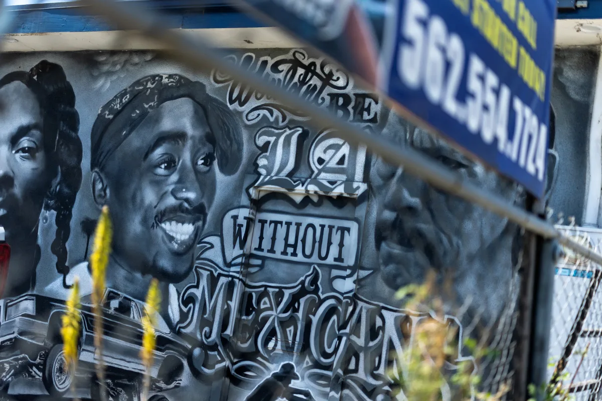 Los Angeles gang leader masterminded Tupac’s drive-by killing, prosecutor tells jury