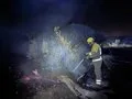 El incendio en Aldea del Fresno presenta una "evolución positiva" durante la noche