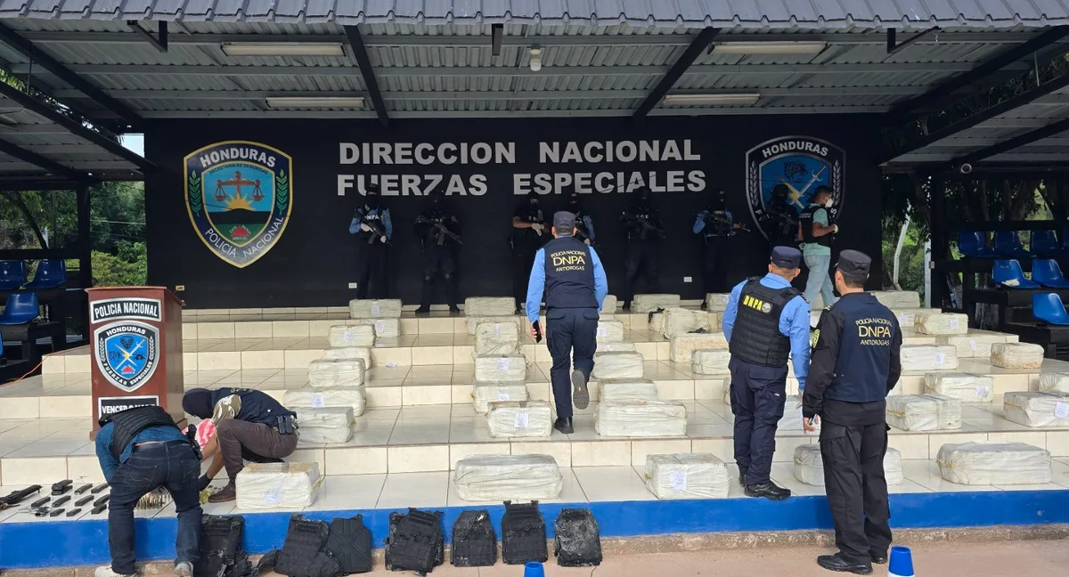 Honduras incautó de más de una tonelada de cocaína oculta en un camión cisterna
