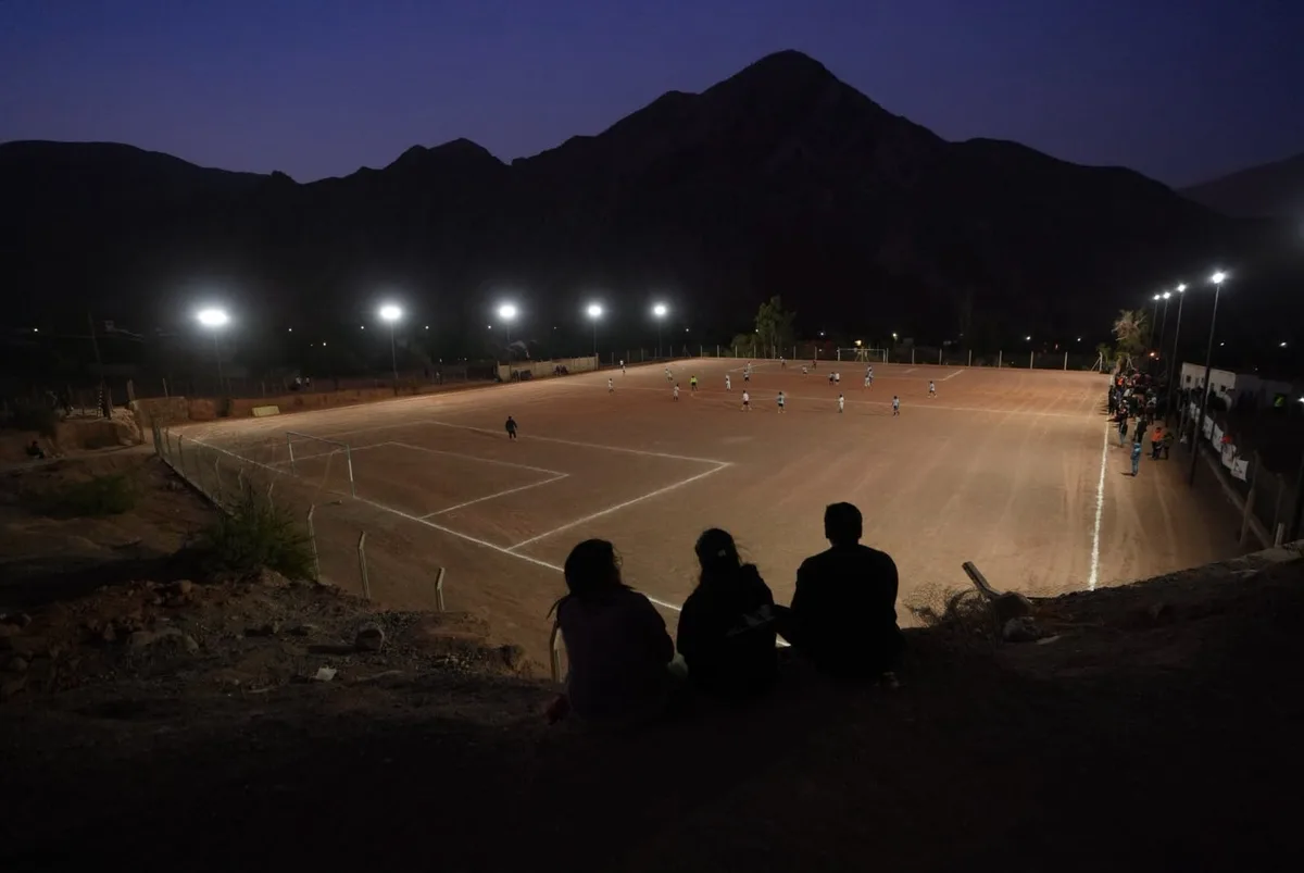 Fundación River Plate inauguró las luces de la cancha del único club de Purmamarca