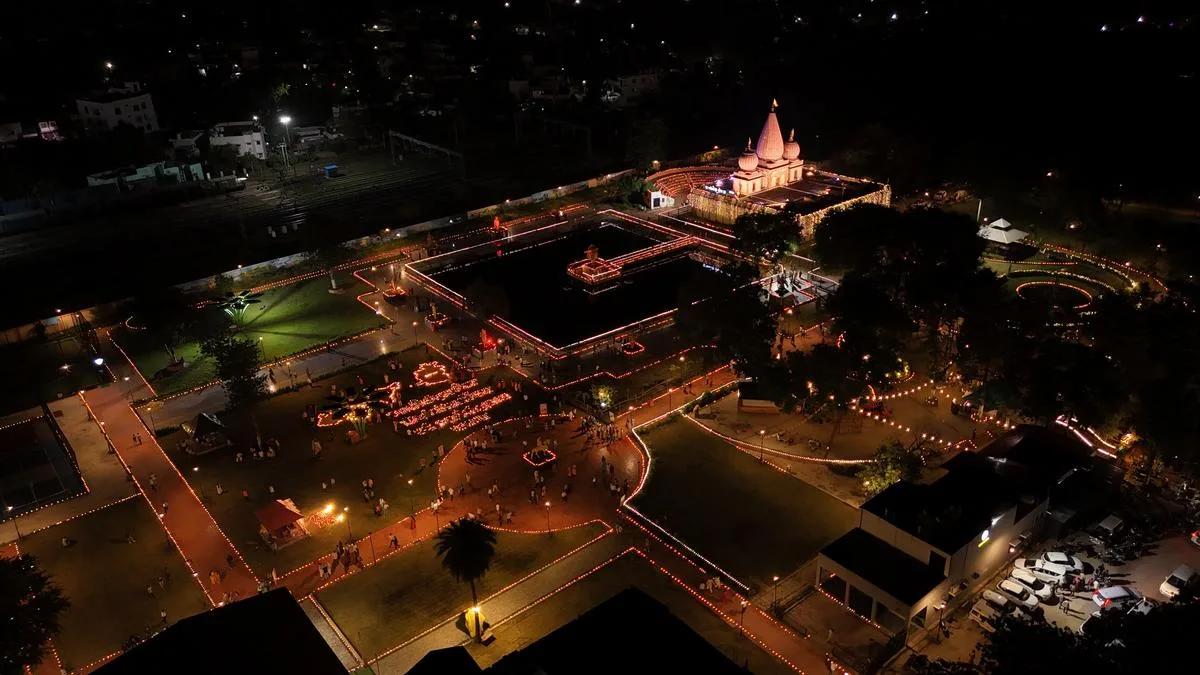 Over 67,000 diyas illuminate Satna across seven venues
