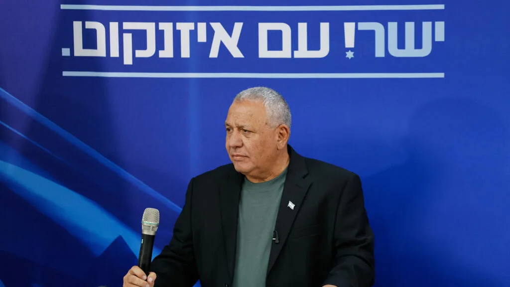 Législatives en Israël: le Shin Bet refuse d'accorder une protection rapprochée au rival de Netanyahu