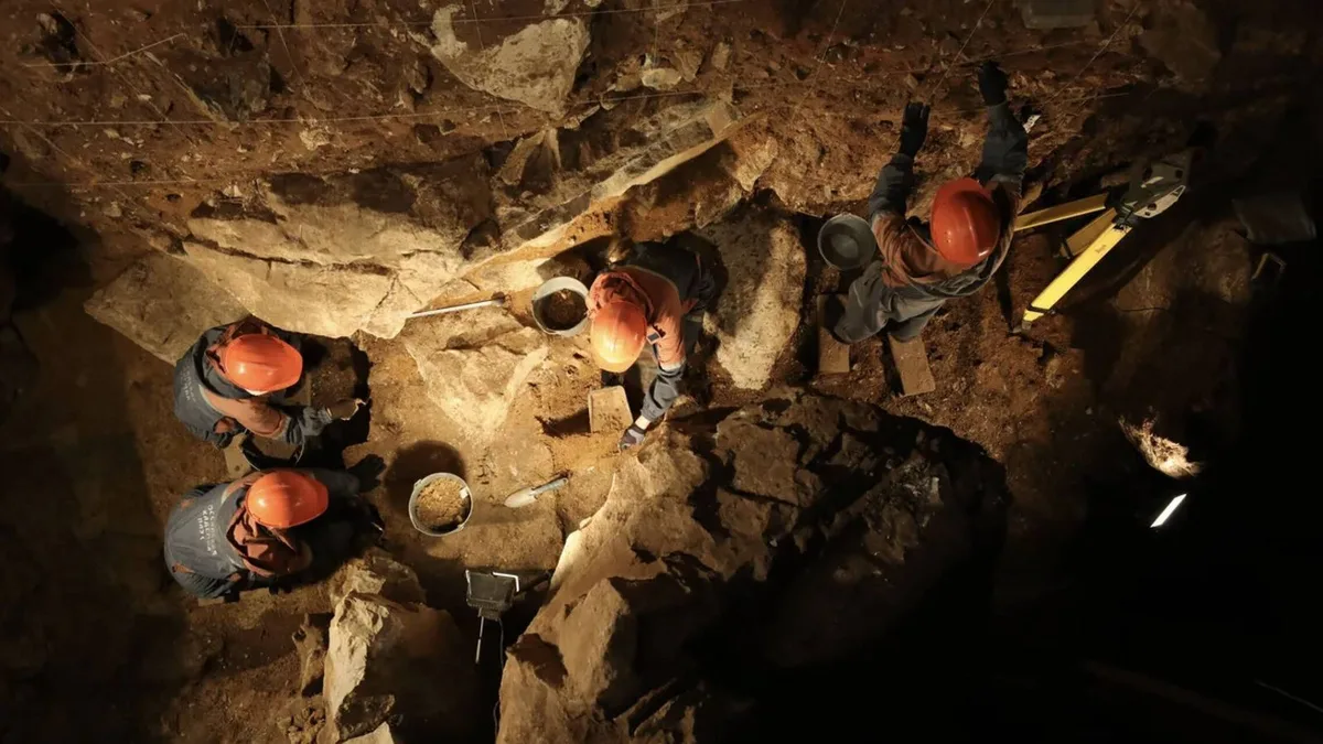 Suecia se adentra en la cueva más misteriosa de Rusia y encuentra una especie extinta desconocida para la ciencia
