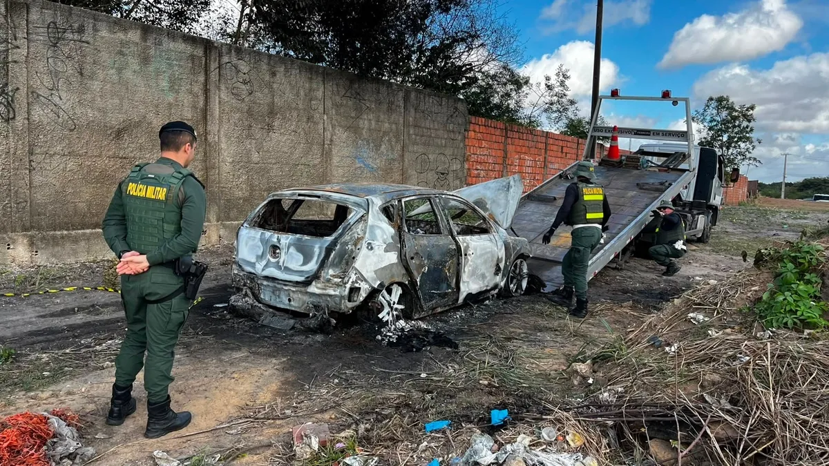 PM é presa por envolvimento na morte de policial encontrado carbonizado em carro na Grande Fortaleza