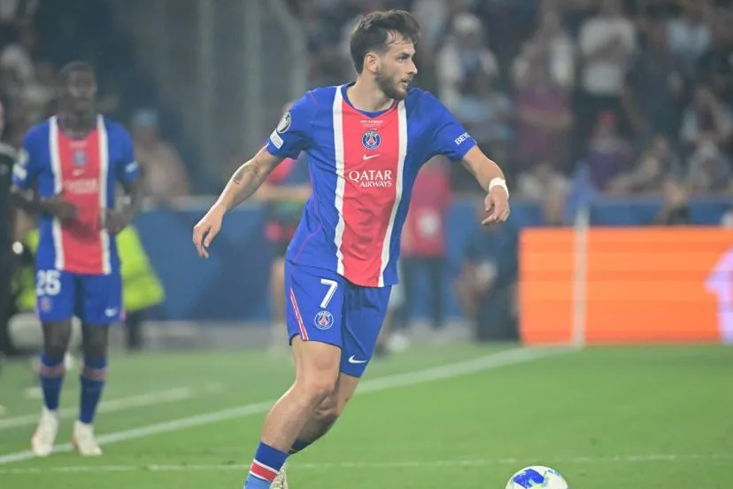 Le superbe but de Khvitcha Kvaratskhelia pour ouvrir le score avec le PSG contre Aston Villa en Supercoupe d'Europe