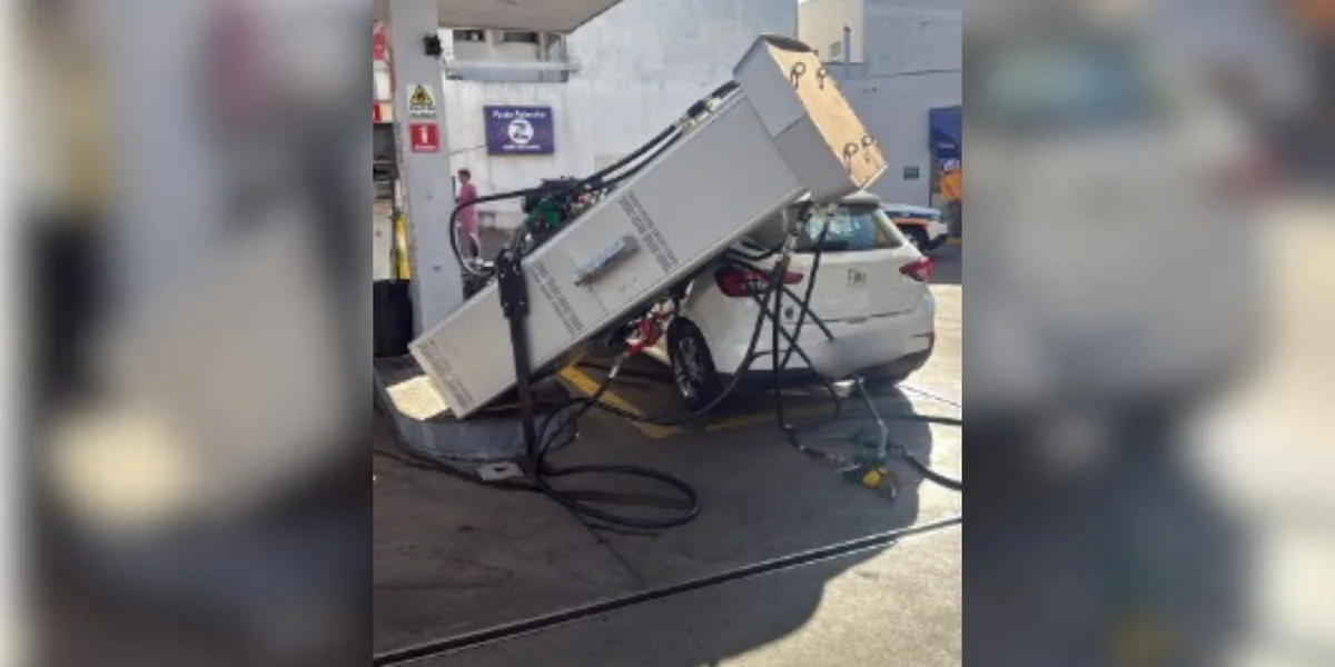 VÍDEO: Motorista passa mal e derruba bomba de posto de combustíveis em Uberaba