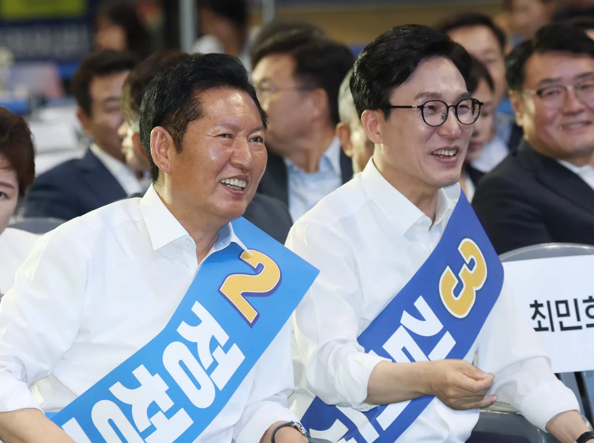 민주당 당대표 오늘 선출…金 과반이냐 鄭 대역전이냐