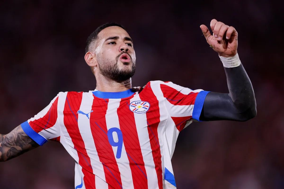 Inter se aproxima da contratação do centroavante Sanabria; saiba detalhes