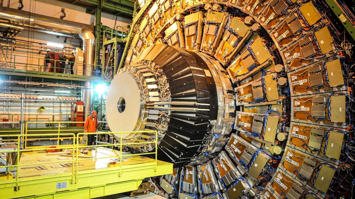 Le CERN et Mistral AI s'allient pour un « Large Physics Model » entraîné sur les collisions du LHC
