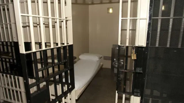 Ex-diretor de prisão síria condenado a 60 anos nos EUA por tortura