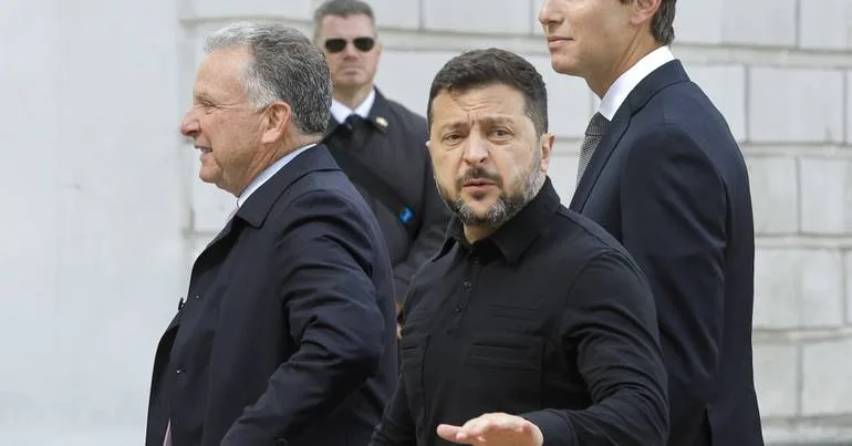 Zelensky diz que só vai a Moscovo "num míssil"