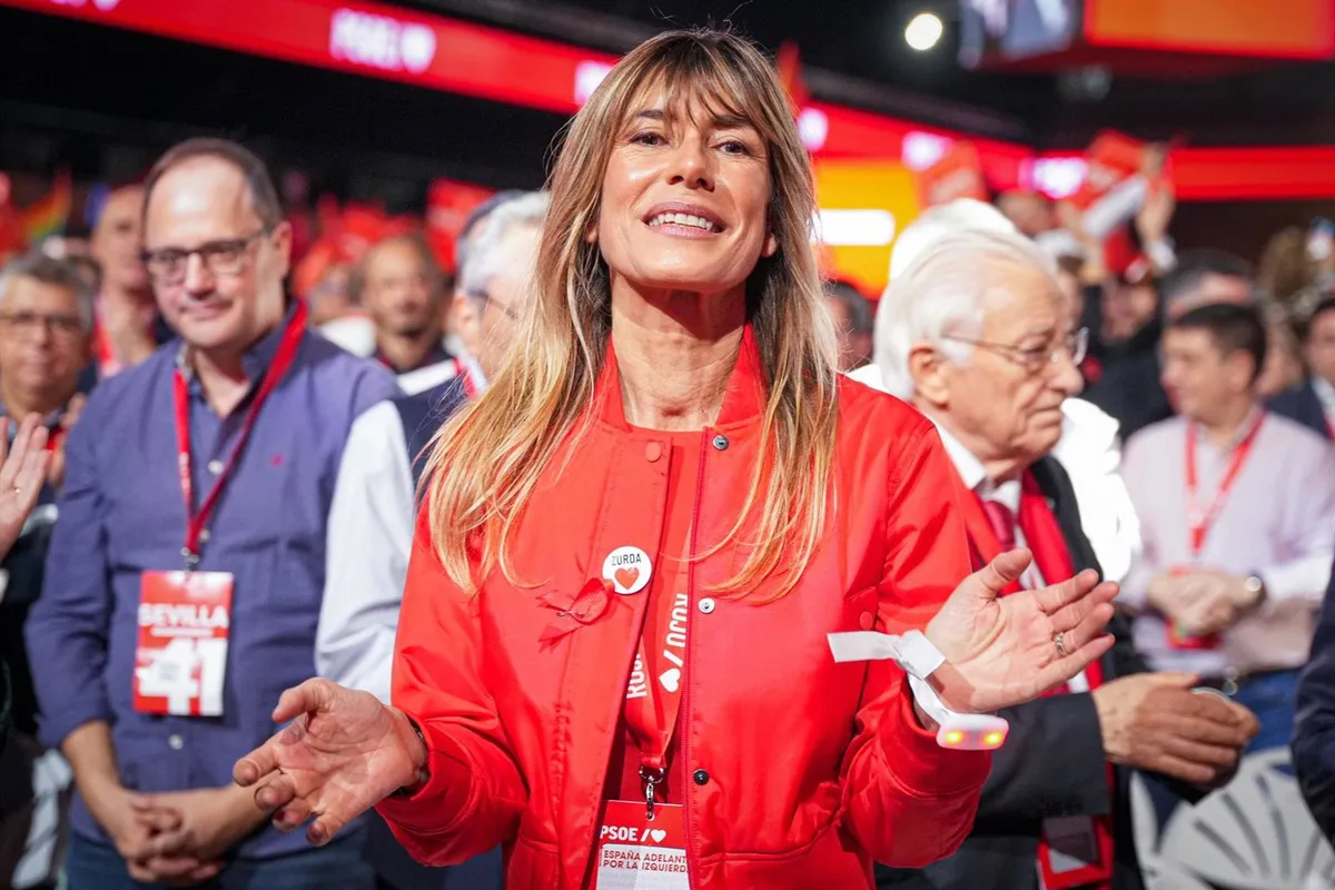 El escrito que complica que Begoña Gómez se siente en el banquillo: el juez Peinado no notificó el auto de apertura de juicio en plazo por las dudas sobre la acusación