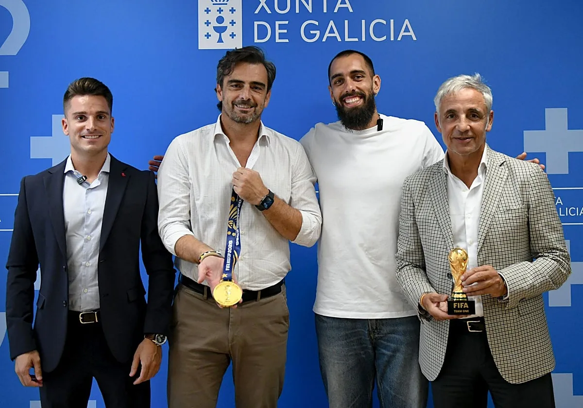 Borja Iglesias, homenajeado por partida doble en Santiago