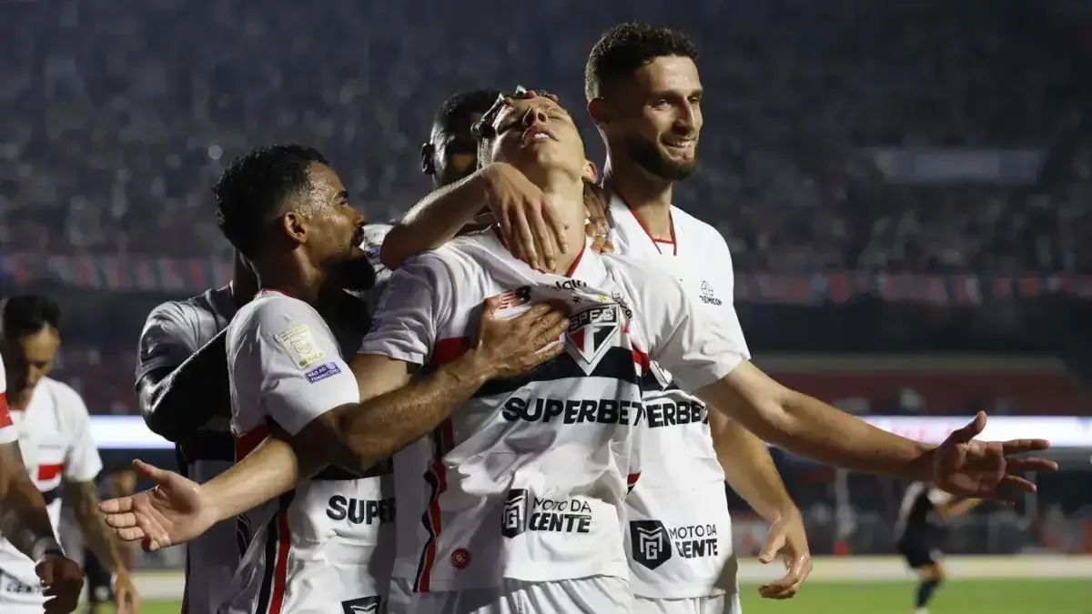São Paulo vence o RB Bragantino e encerra jejum de dez jogos no Brasileiro