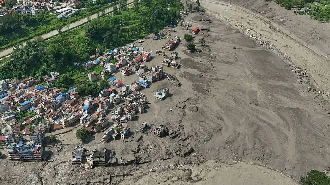 Quase 400 desaparecidos após cheia repentina no Nepal, a maioria turistas