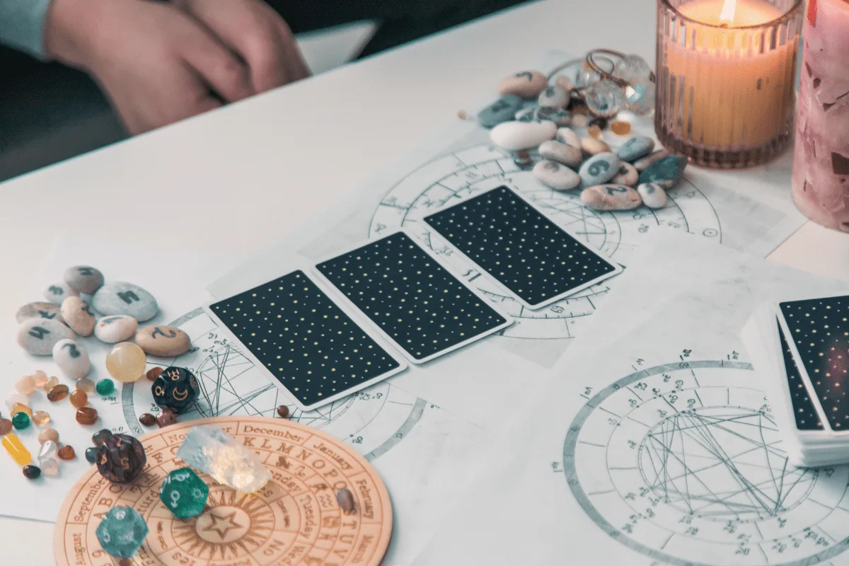 Tarot do dia: previsão para os 12 signos em 18/09/2026