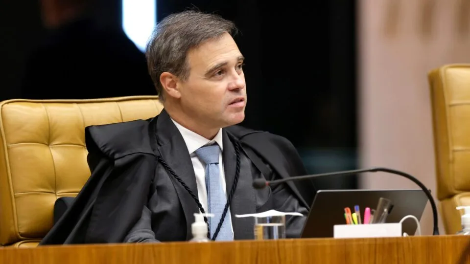 Mendonça decide deixar sociedade de instituto jurídico privado