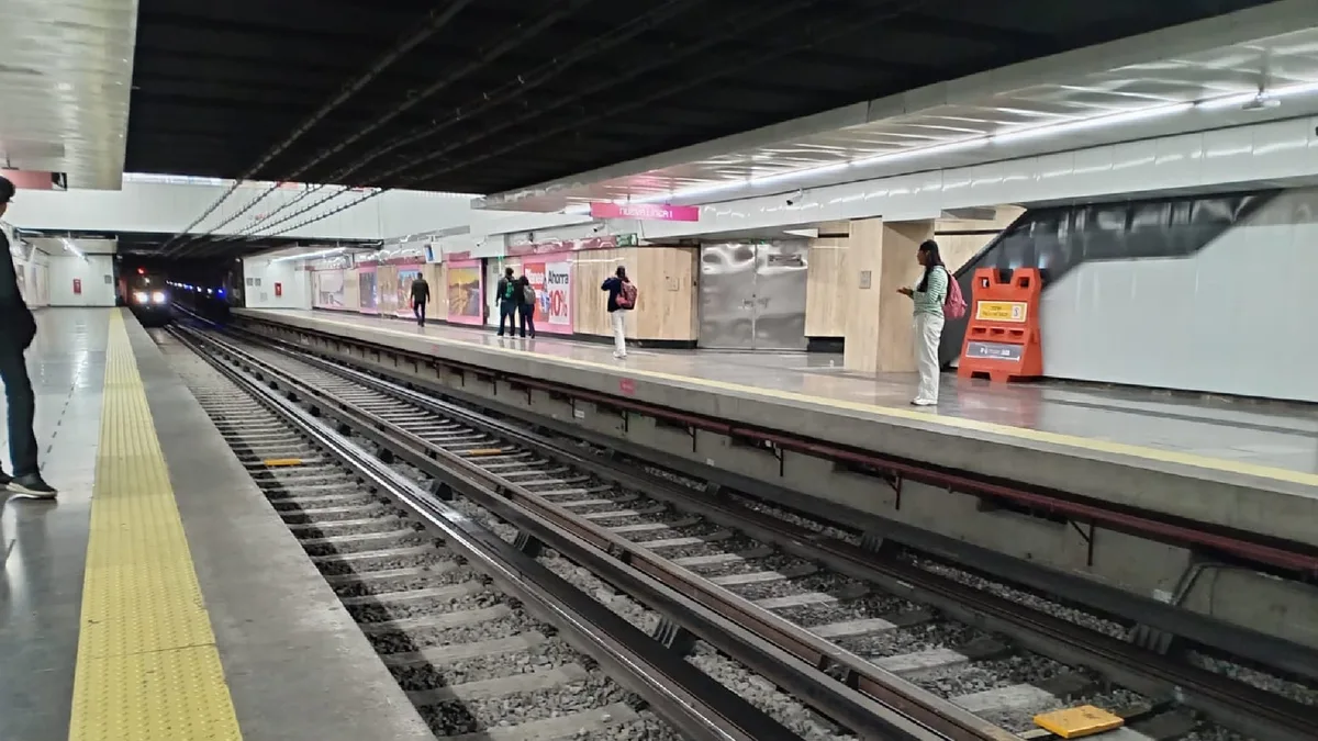 ¿Qué está pasando en el Metro y Metrobús hoy 14 de octubre? Usuarios reportan atrasos en Línea B