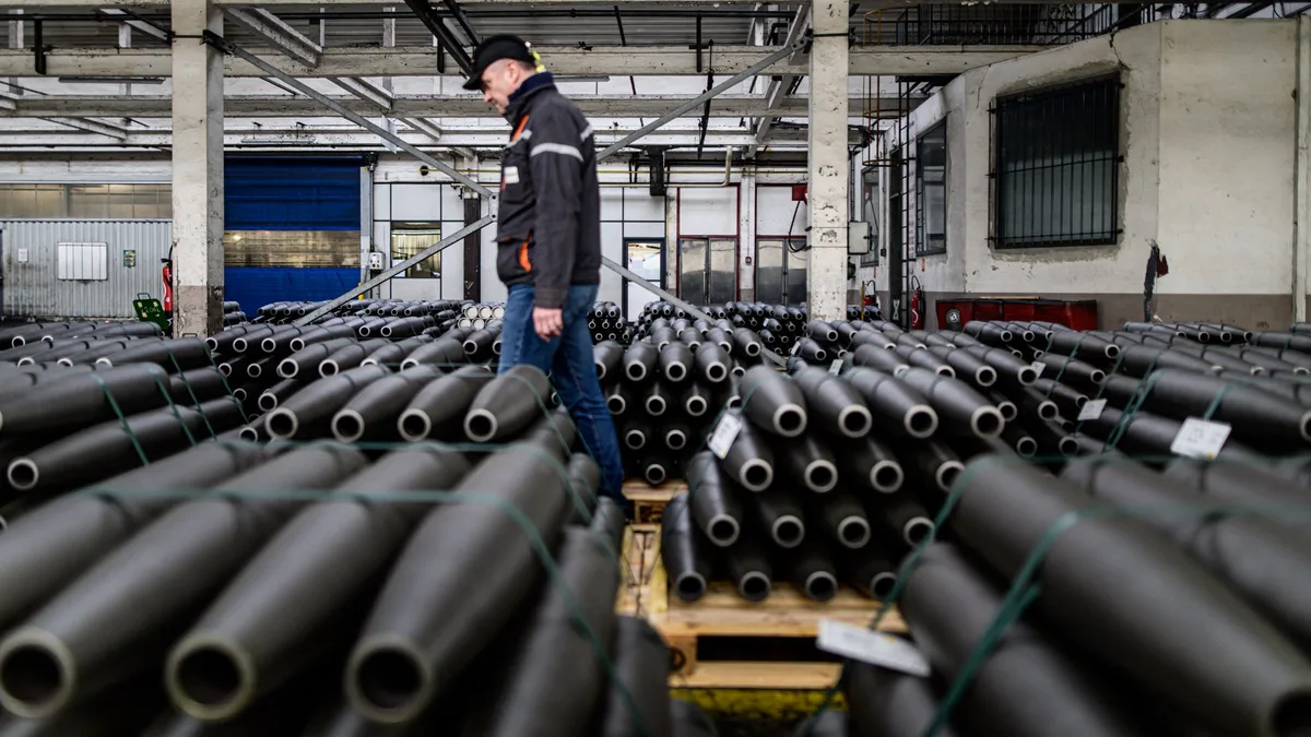 "Avec quelle matière allons-nous produire?": la seule usine française de corps d'obus de 155 mm risque de se retrouver sans acier, son client historique KNDS récupère ses stocks