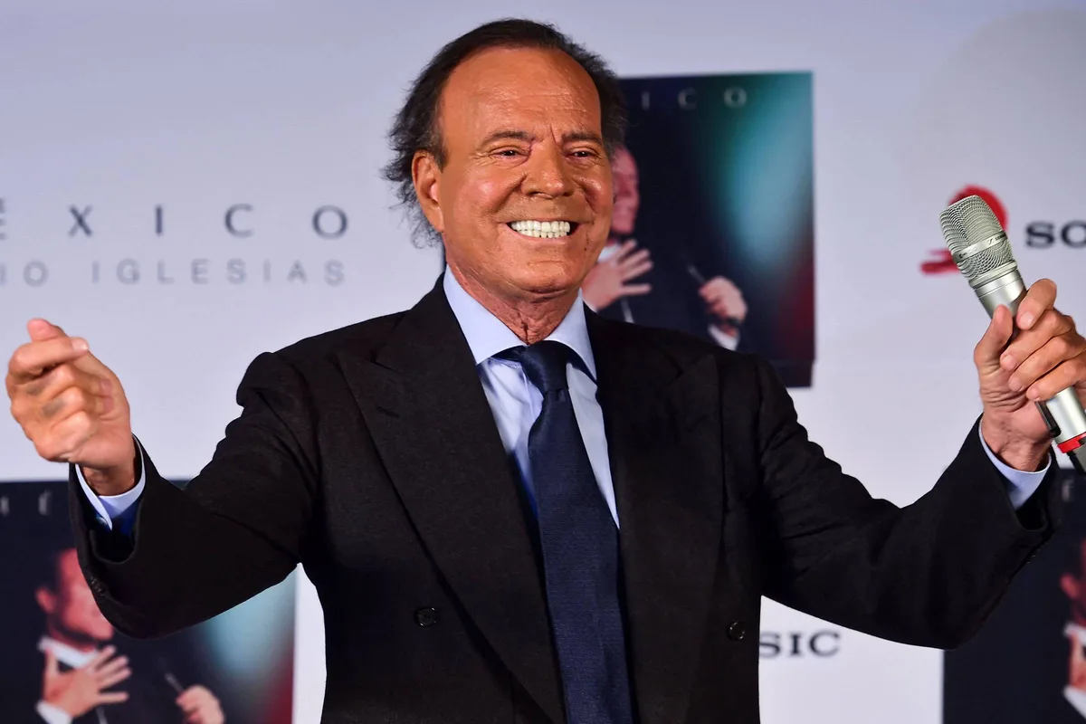 Mulheres que acusam Julio Iglesias de agressão sexual exigem investigação