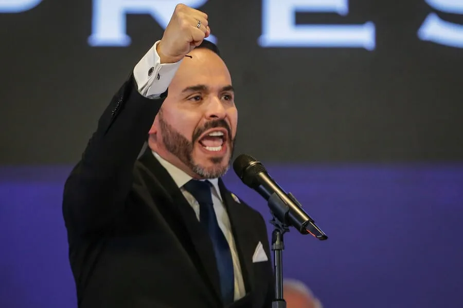 Abelardo de la Espriella dio oficiamente por terminada la “falsa paz” de Gustavo Petro: “En mi gobierno los criminales no tendrán estatus político”