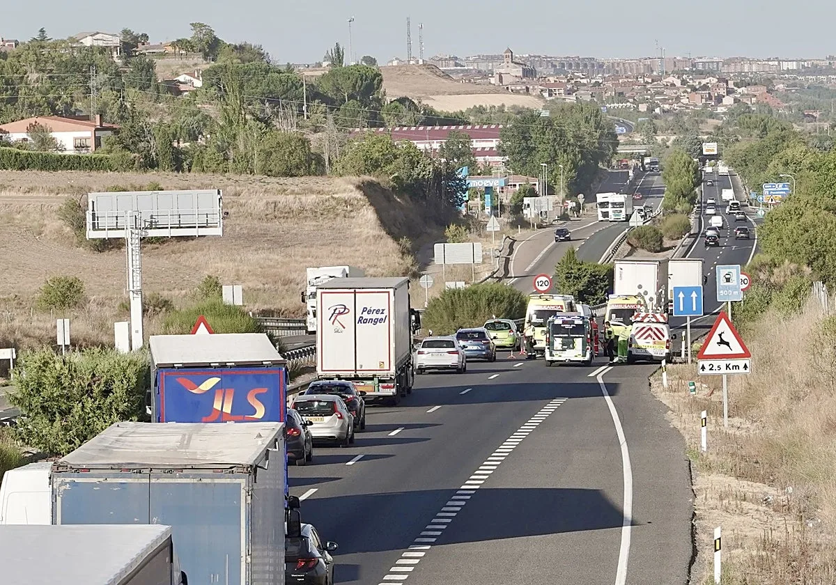 Muere un hombre en una colisión entre una furgoneta y un turismo en la A-62 en Geria (Valladolid)