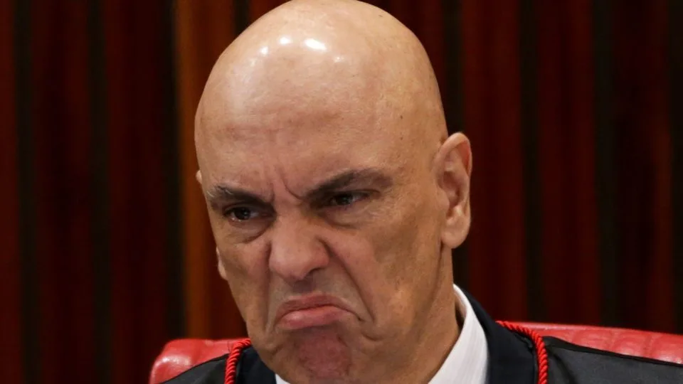 Vorcaro envia cartão de crédito de R$ 300 mil a filhos de Alexamdre de Moraes