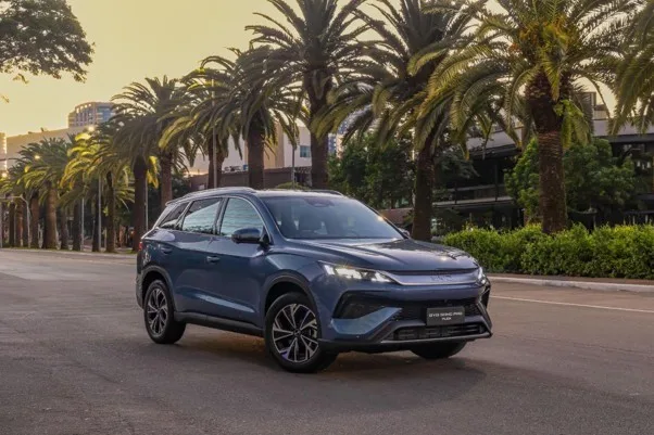 Atenta ao mercado brasileiro, BYD lança BYD Song Pro Super-Híbrido Flex Fuel