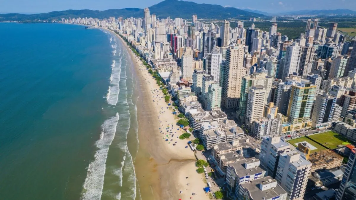 Praia com o terceiro metro quadrado mais caro do Brasil prevê arrecadar quase R$ 1 bilhão em 2027