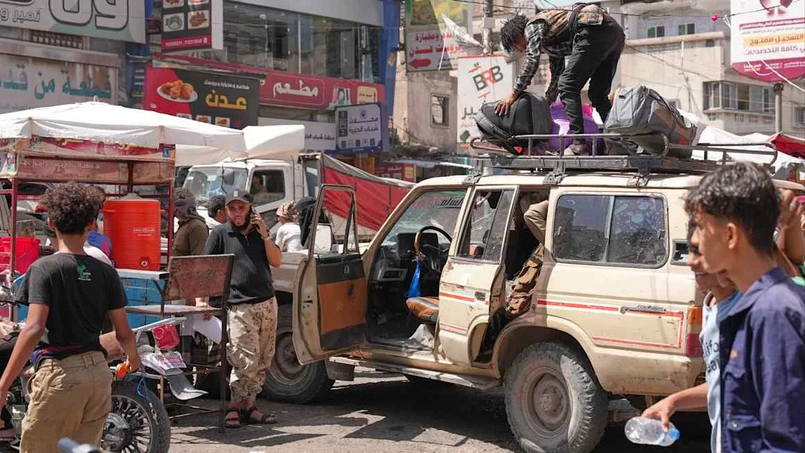 Houthis encircle new target in conflict with Saudi-backed forces