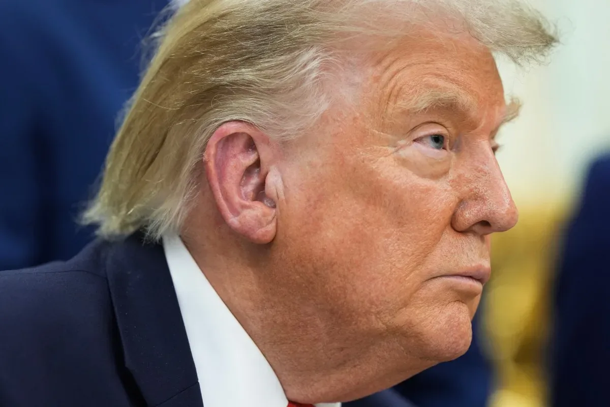 Trump pede à Ucrânia para cessar ataques a refinarias russas de petróleo