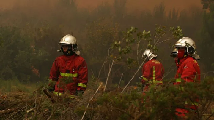 Face aux incendies, comment les sapeurs-pompiers se protègent-ils et quels risques pour leur santé ?