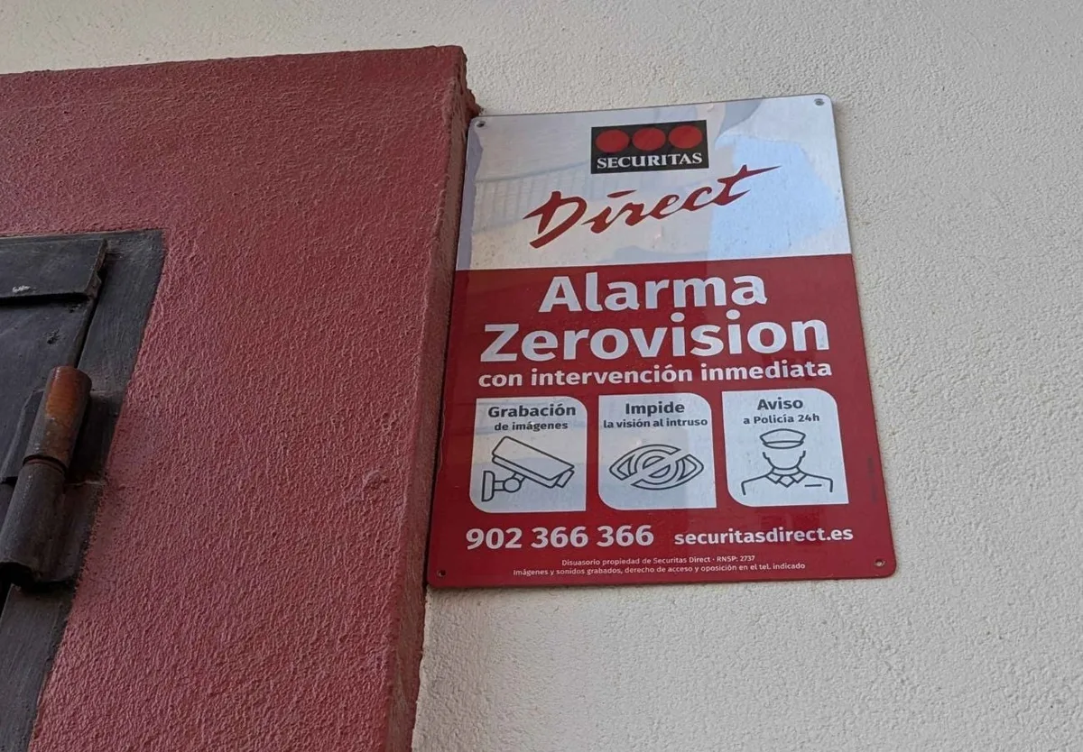 Securitas Direct tiene un año para cambiar todas sus placas en los edificios y debe pagar una sanción de 100.000 euros