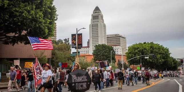 Aux Etats-Unis, dans les manifestations « No Kings », les opposants à Donald Trump entre espoir de changement et inquiétudes
