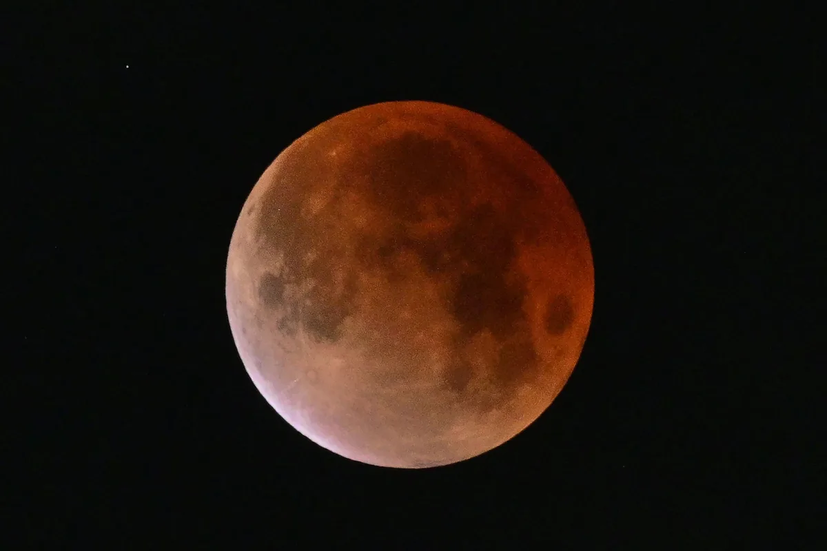 Cómo es el eclipse lunar de agosto 2026: llega la noche del jueves a la Argentina