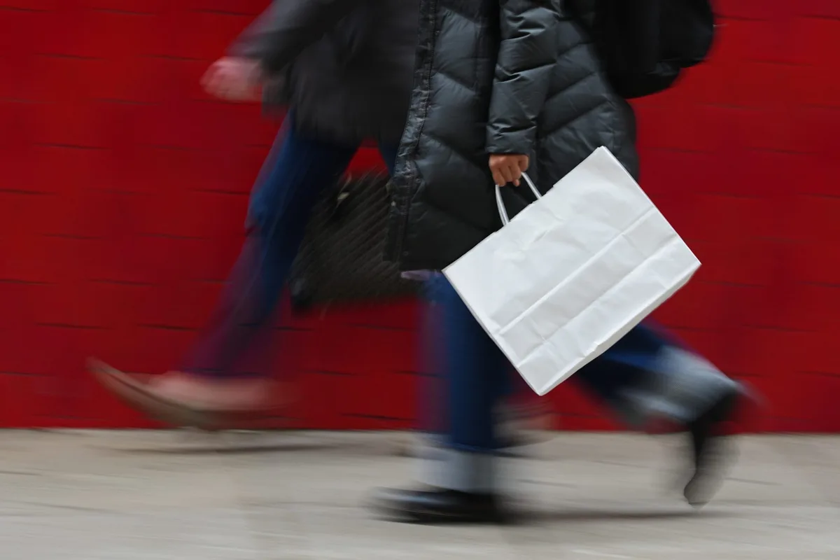 ‘It’s not lights out for the economy’: U.S. retail sales drop 0.6% in July