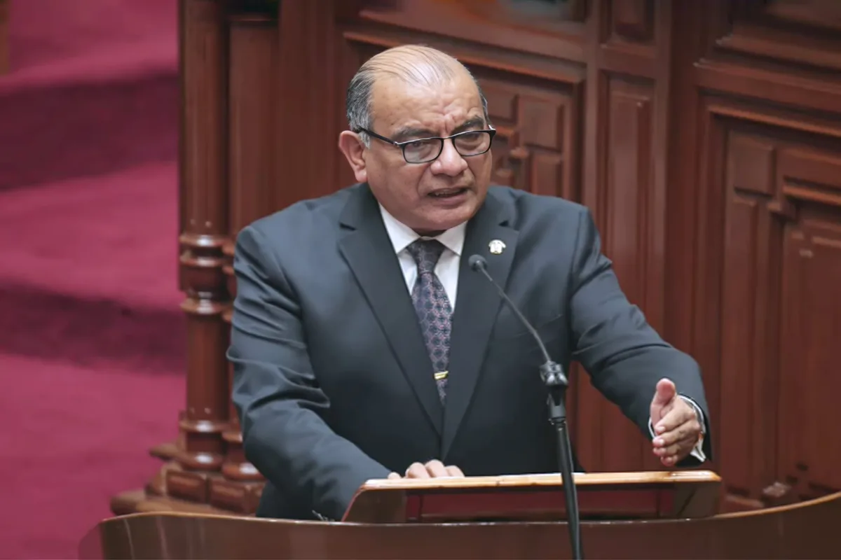 Ministro del Interior defiende a Óscar Arriola y afirma que para cesarlo “tiene que morirse”, delinquir o renunciar