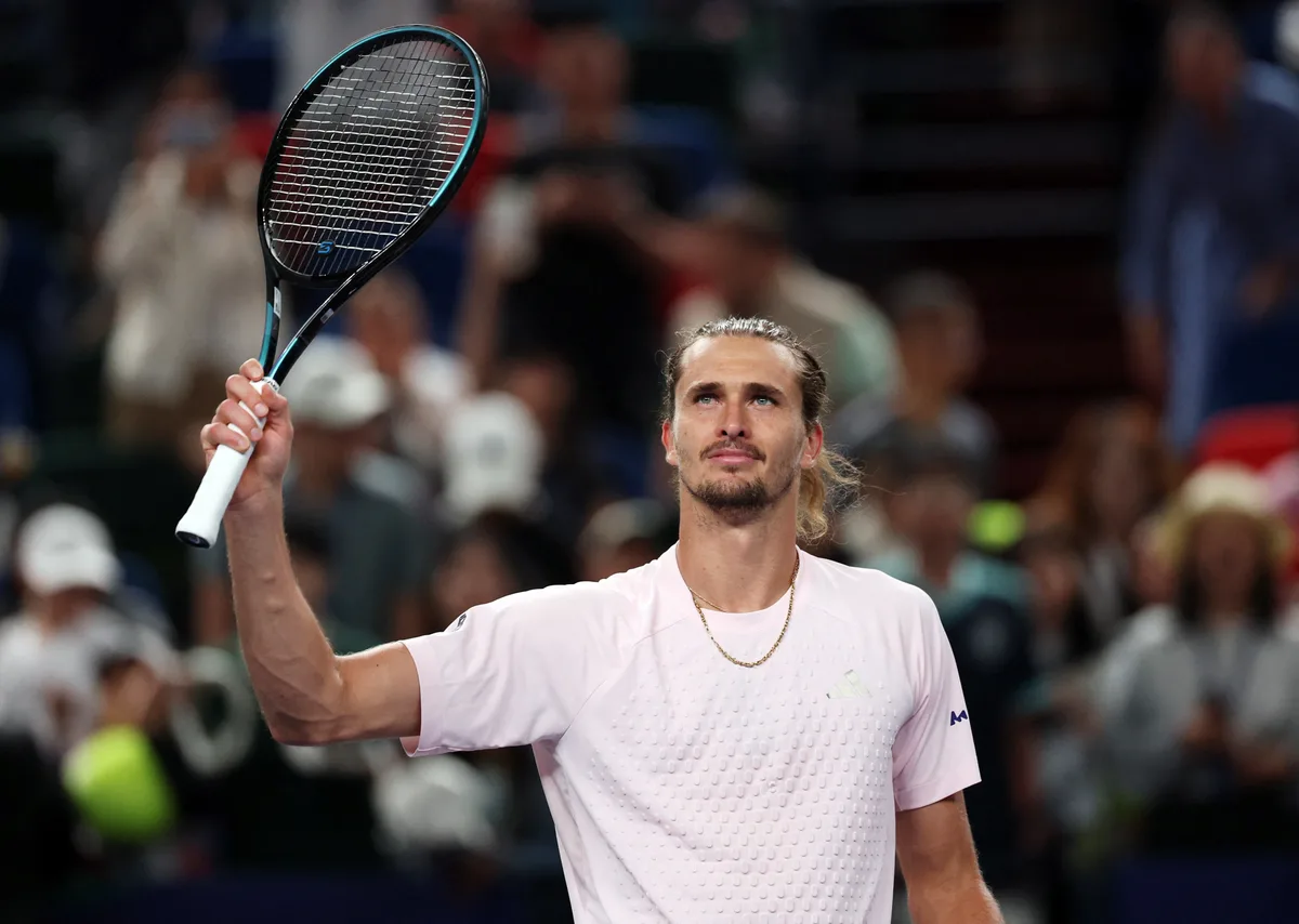 Zverev chega a 60 vitórias no ano e vai às oitavas de final do Masters 1.000 de Xangai