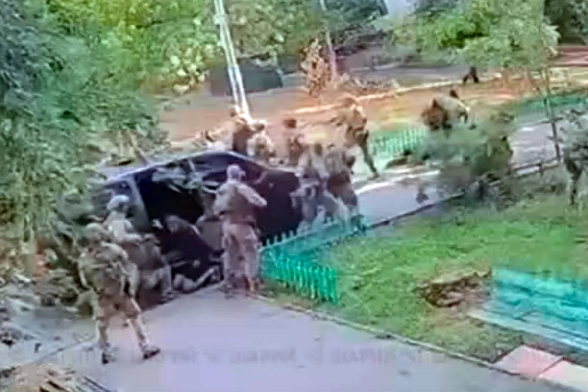 Ukraine’s two spy agencies exchange fire in extraordinary daytime shootout in Kyiv
