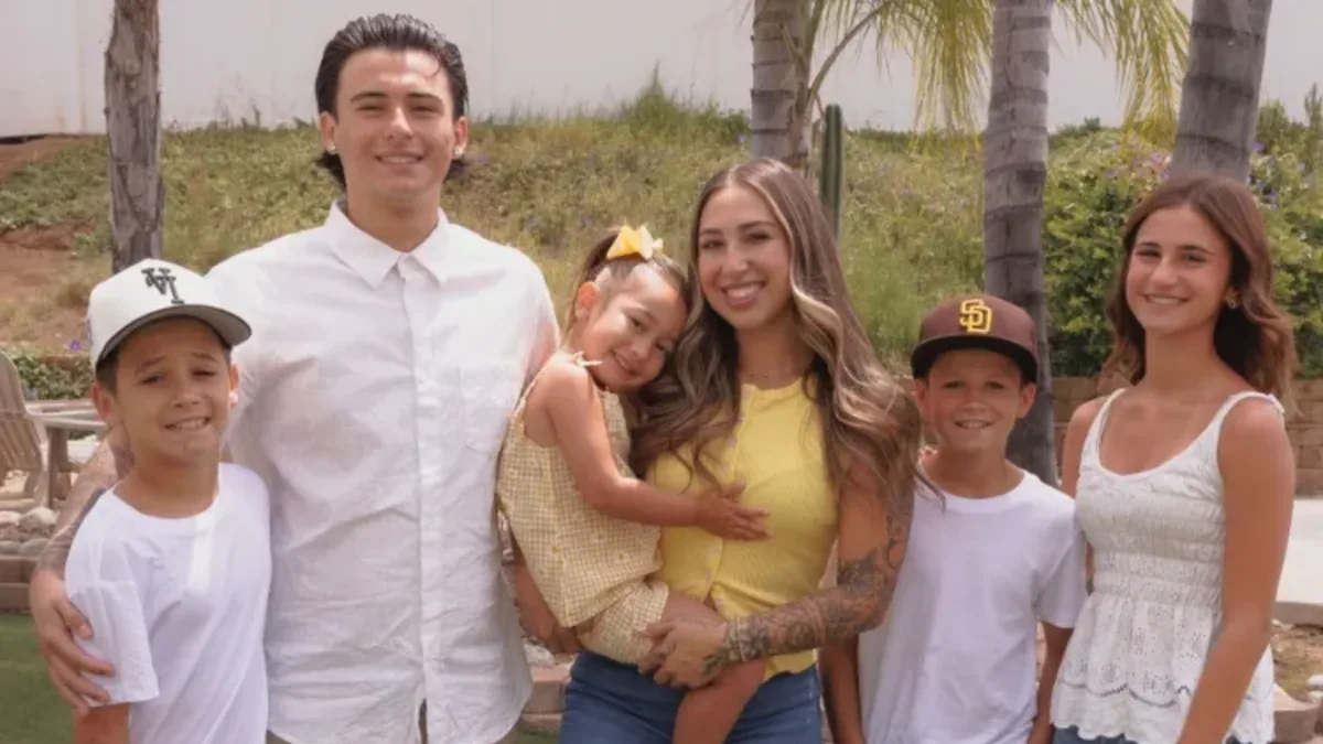 At 19, Baylee Laine gave up scholarship and worked two jobs to take in her four younger siblings
