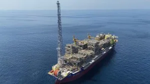 Como o mercado vê setor de petróleo na B3? Petrobras segue positiva, apesar de alerta