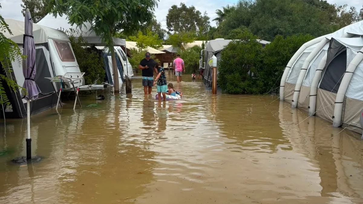 Land unter an der Costa Dorada - Deutsche Urlauber im Flut-Chaos auf Campingplatz