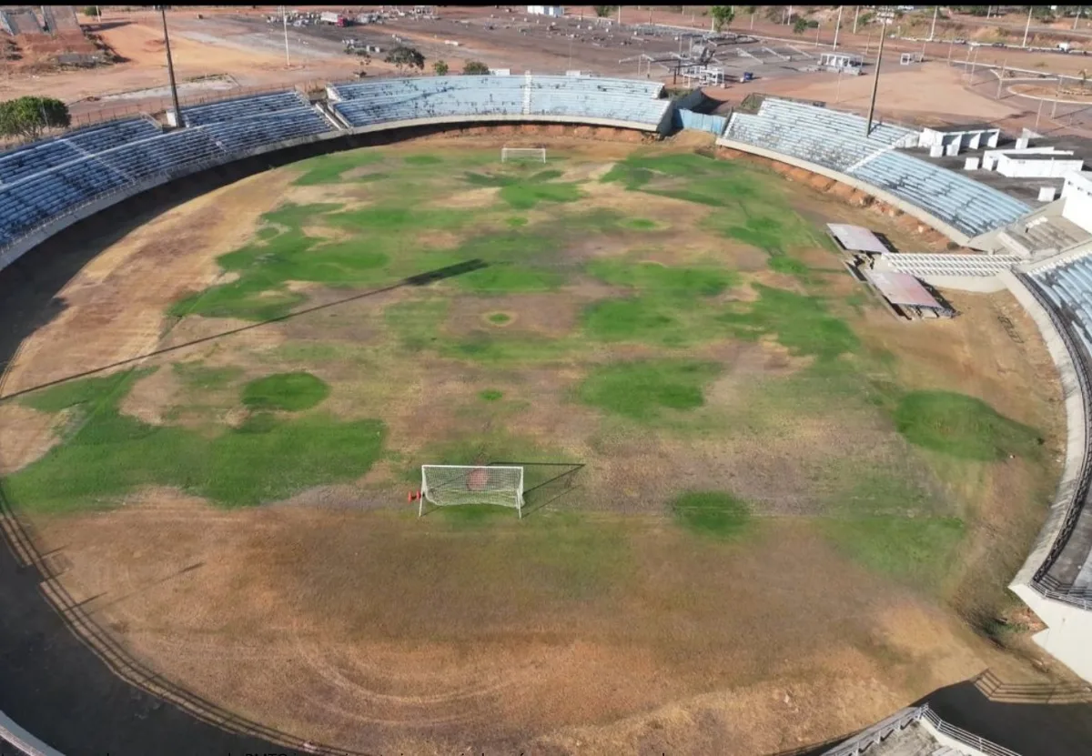 Sem jogos há 60 dias, estádio de Palmas tem gramado com aparência precária
