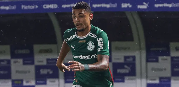 Palmeiras encaminha venda de atacante para time de Messi por R$ 30 milhões