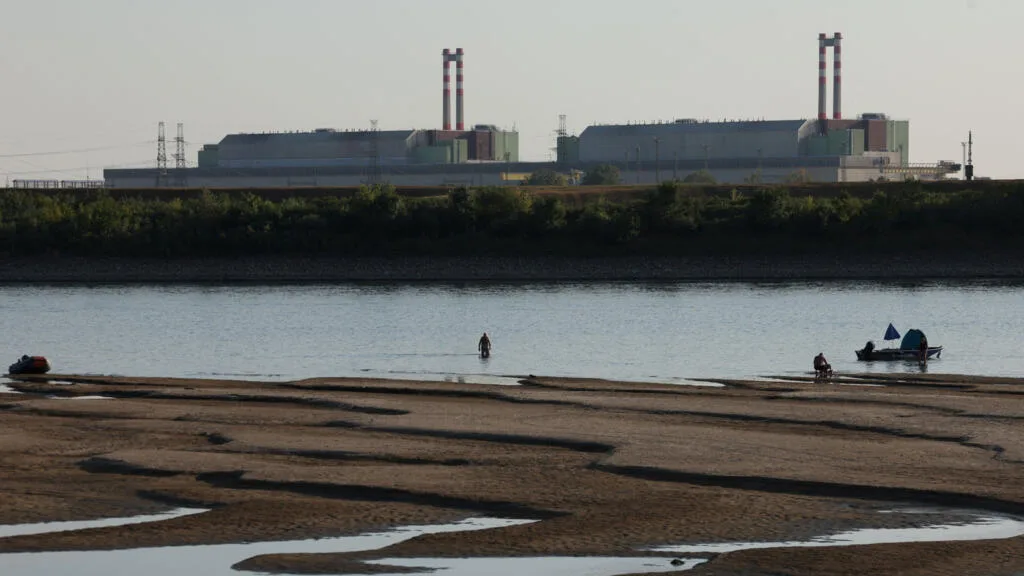 Hongrie: Peter Magyar réexamine le projet d'agrandissement d'une centrale nucléaire signé avec Rosatom