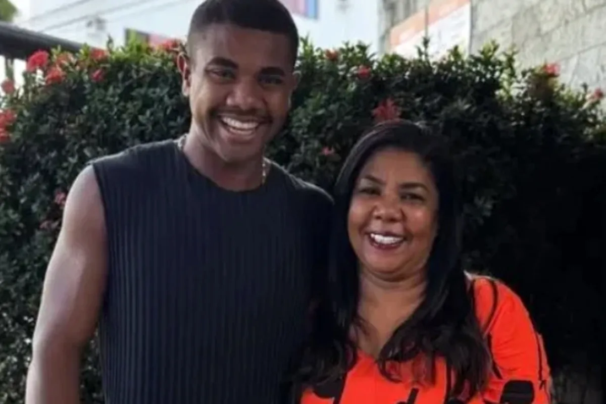 Mãe de Davi Brito diz que médicos cobram caro por ser mãe do campeão do BBB